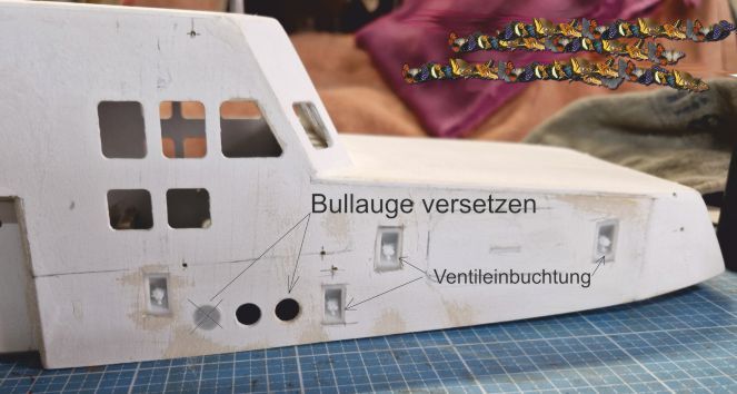 das hintere Bullauge nach vorne setzen, dann stimmt es wie beim Original