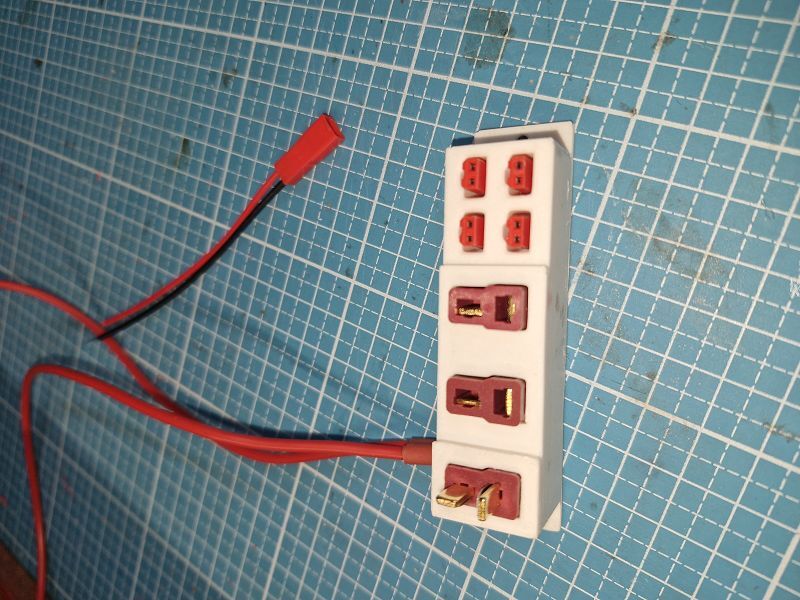 Stromverteiler und Batterieeinspeisung