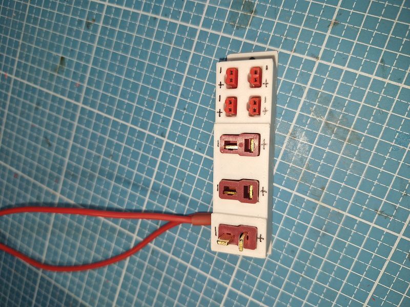 Stromverteiler und Batterieeinspeisung