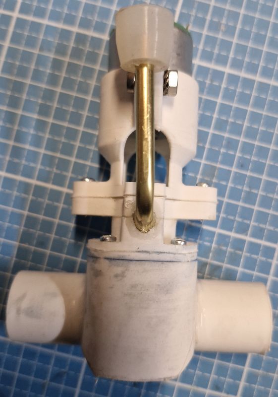 QSR aus 3D- Druckteile mit Motor (Motor aus Brieföffner) und Schmierrohr (Kupplung fehlt noch, Drehteil)