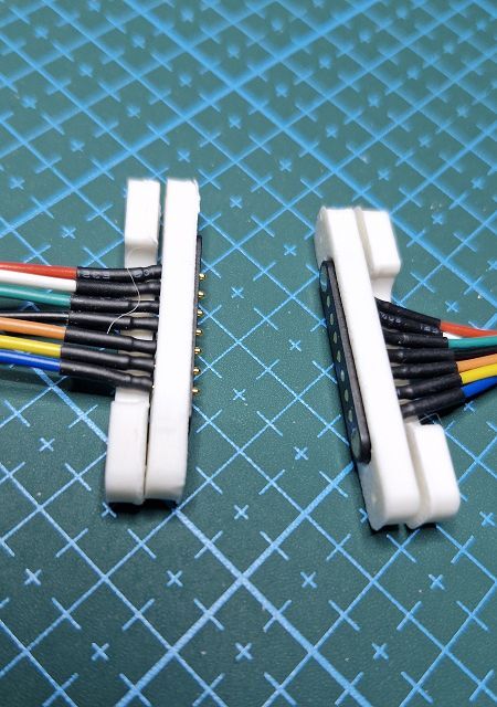 Magnetgoldkontakte mit 3D-Druckteile zusammengesetzt