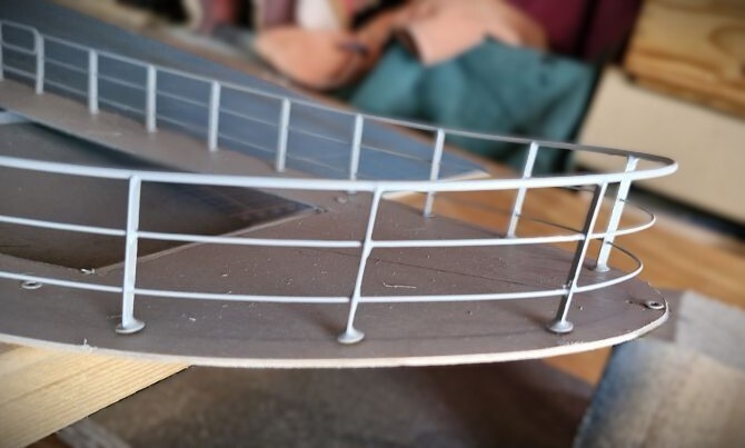 Der Relingbau auf einer Deckschablone