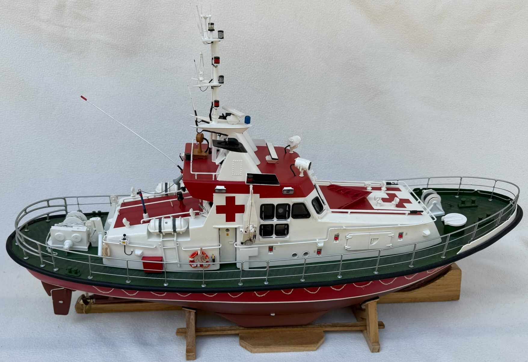 Das fertige Modell mit Ständer