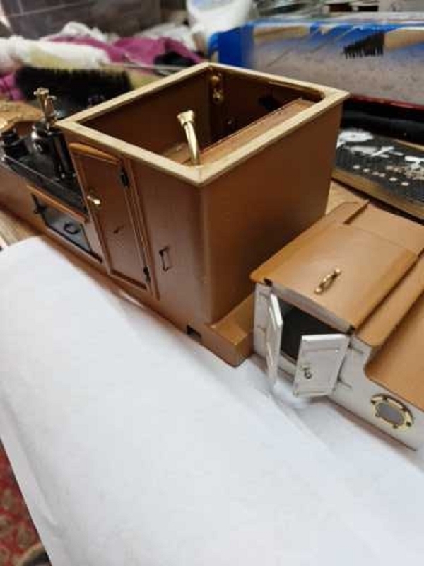 Sprachrohr Steuerstand zum Maschinenraum und Tür zur vorderen Kajüte