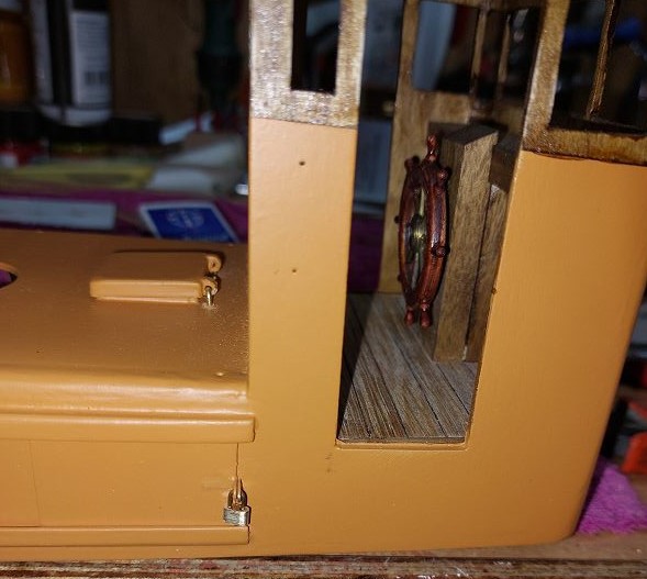 Vorhängeschloß im M 1:25 und blick in den Steuerstand