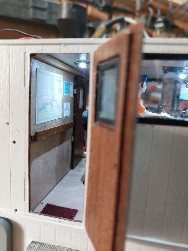 Blick durch die Tür auf karte