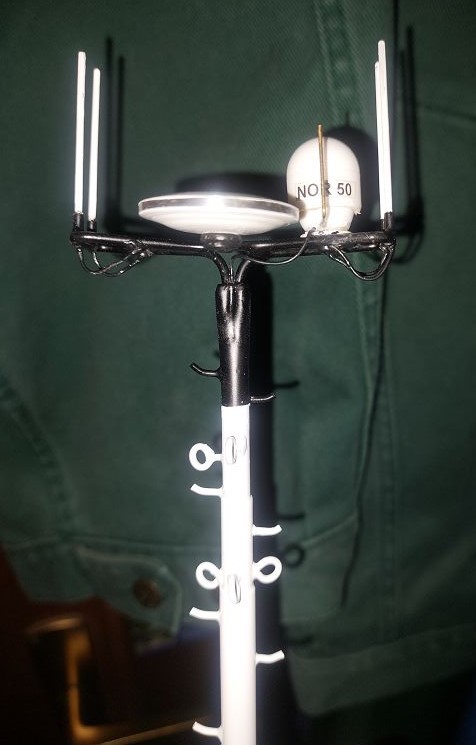 Radar und Funkatennen auf hinteren Mast