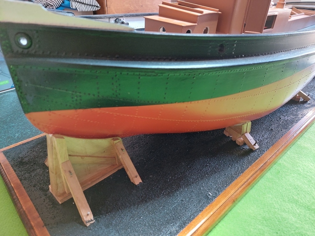 Modell auf dem Ständer