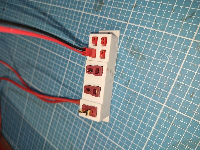 Stromverteiler und Batterieeinspeisung