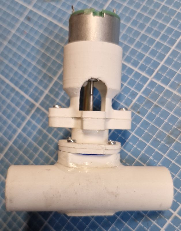 QSR aus 3D- Druckteile mit Motor und Schmierrohr (Kupplung fehlt noch, Drehteil)